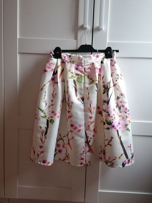 Fusta midi mărime M