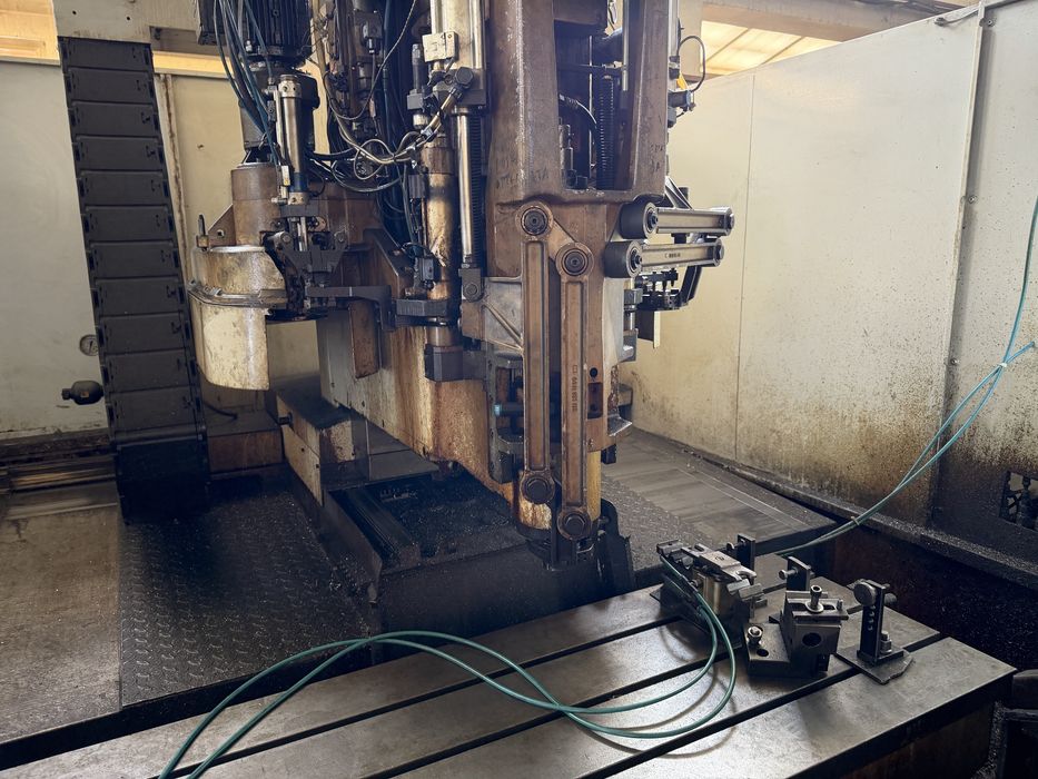 CHIRON FZ 22 L Vertical Machining Center
