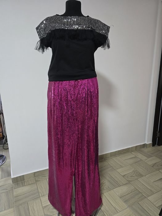 Pantaloni cu paiete fucsia, prezinta captuseala si buzunare