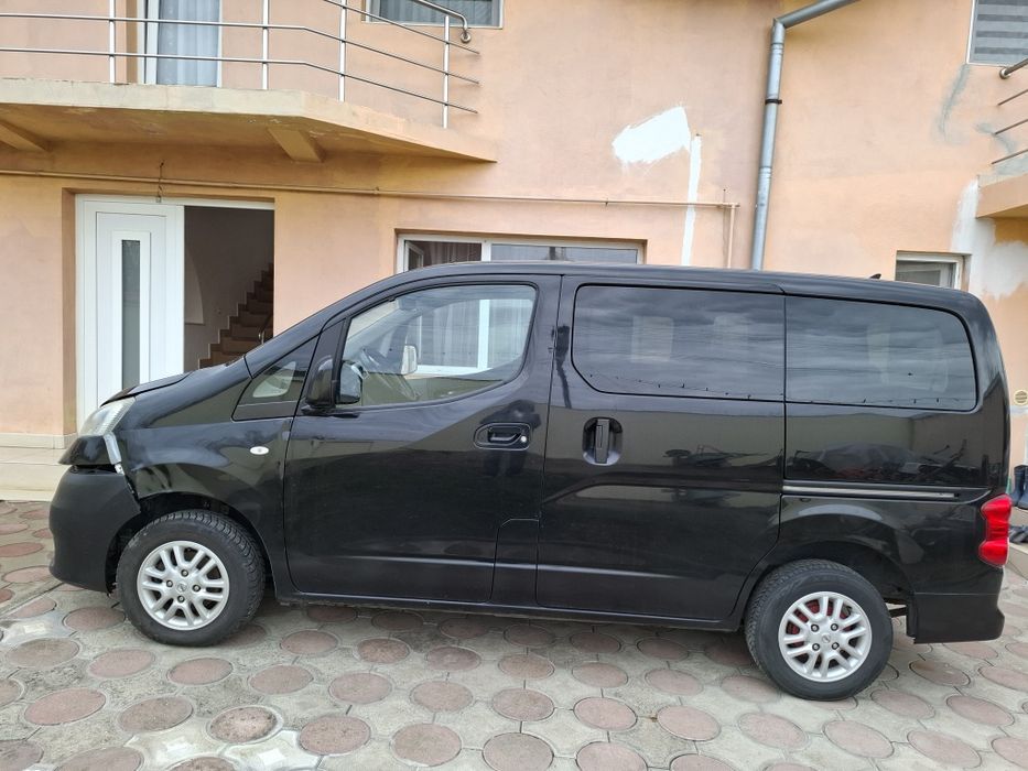 Vând Nisan N200 2012