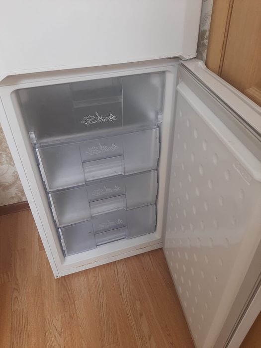 Продам б/у холодильник на запчасти