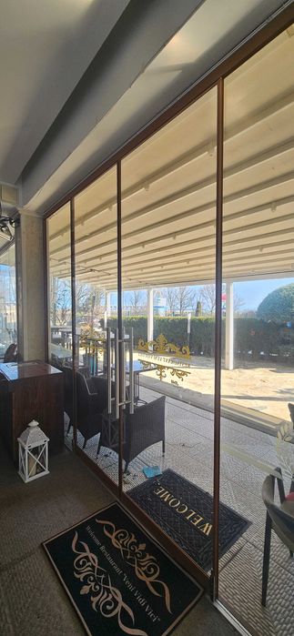 Плъзгаща стъклена врата