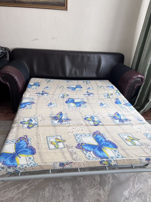 Продам диван с двумя креслами