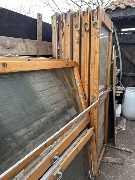 Дървени врати и вратопрозорци