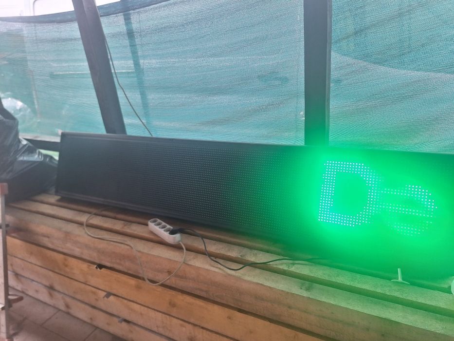 Reclama luminoasa exterior programabila din telefon