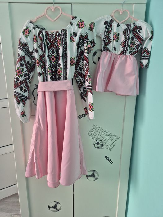 Vand rochii mama fiica