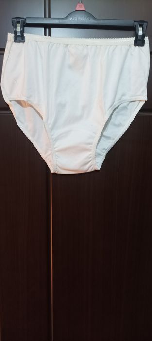 Женское нижнее бельё.