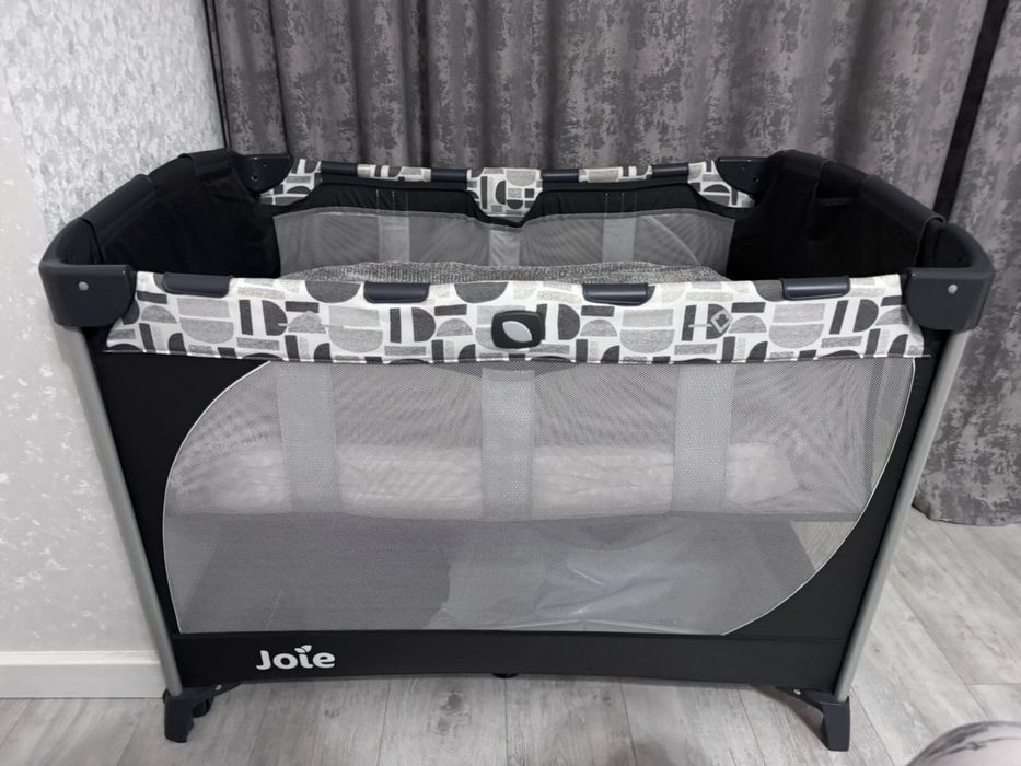 Продам манеж Joie