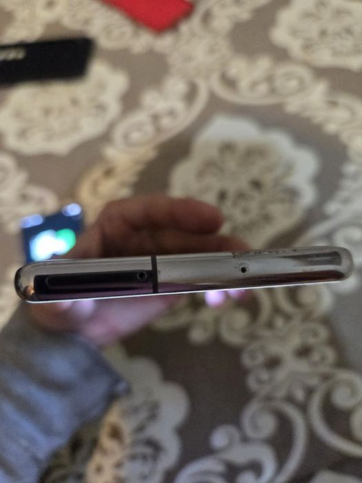 Продам samsung s10+