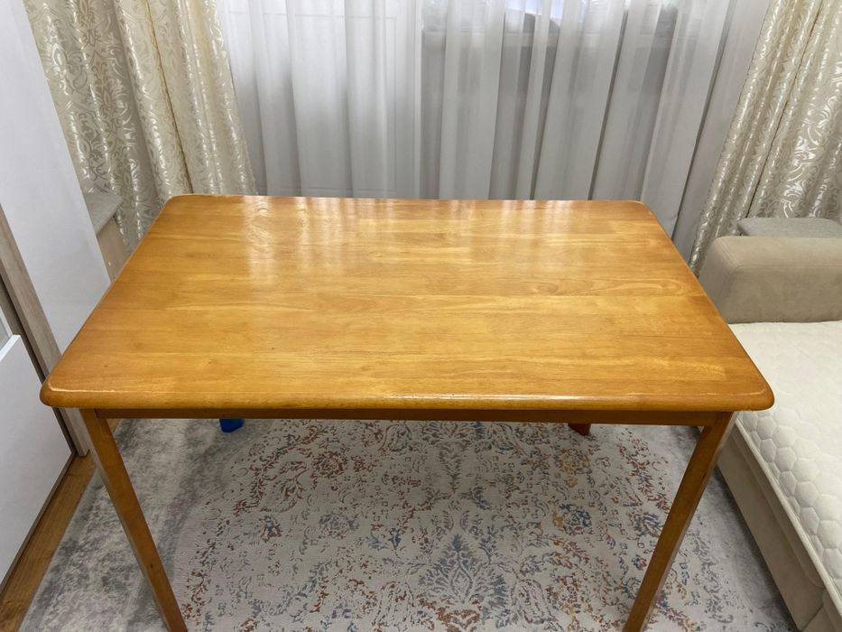 Срочно продам кухонный стол