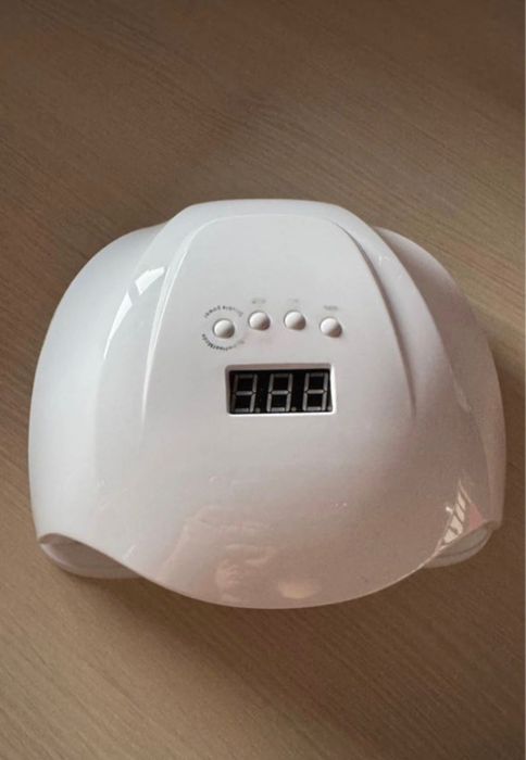 Lampă UV pentru unghii