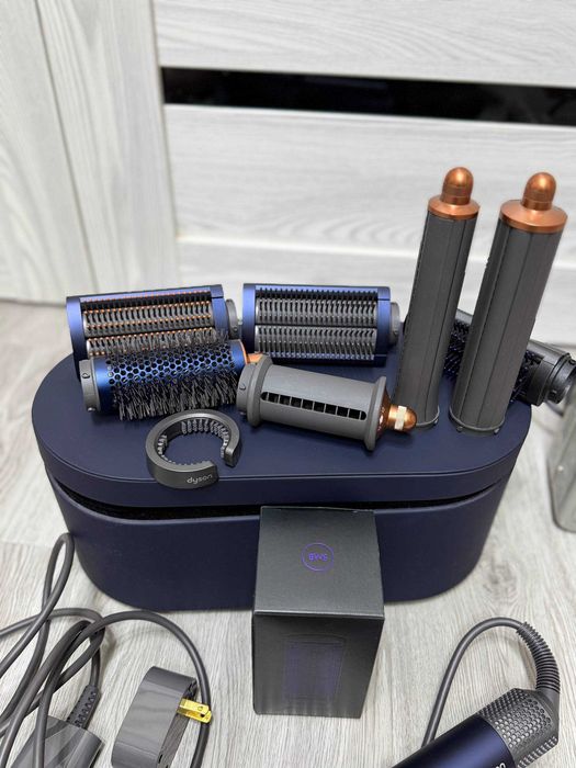 Продам свой Dyson Аirwrap i.d.™ multi-styler and dryer Straight+Wavy