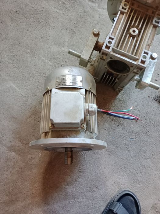 Мотор с редуктором