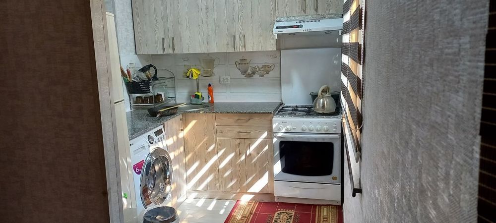 Массив панельнийда 2 хона 1 этаж сотилади