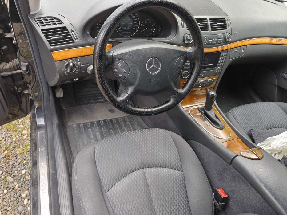 Vând Mercedes e classe 220 , w211 , automat , , chilometri originali.