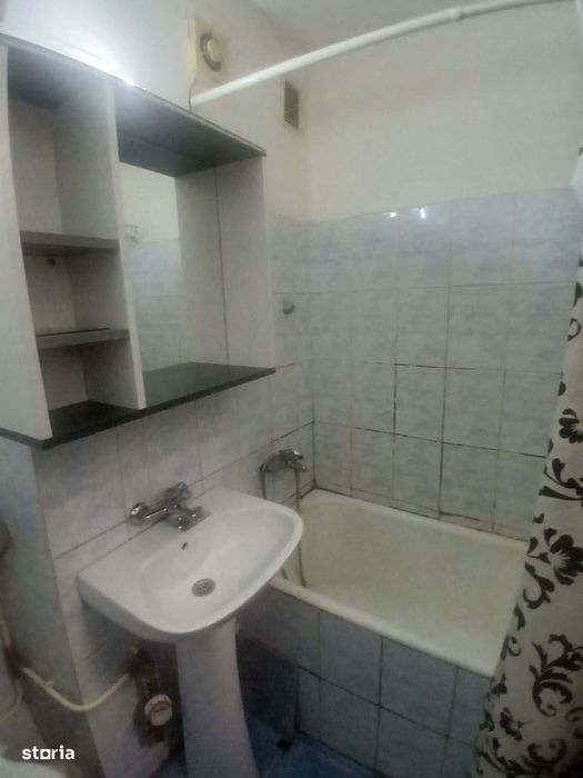 De vanzare apartament 3 camere zona Dacia
