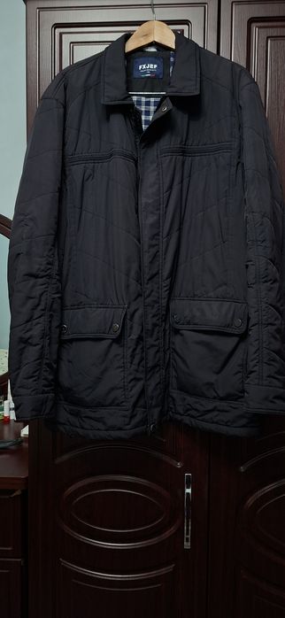 Продаётся мужская куртка  в отличном состоянии