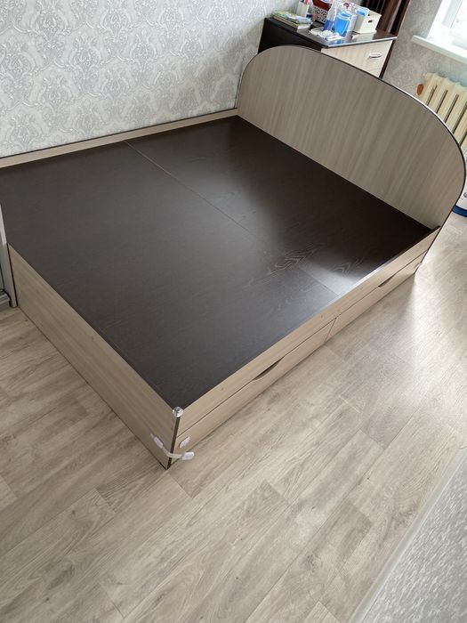Продам кровать 160*205 в хорошем состоянии