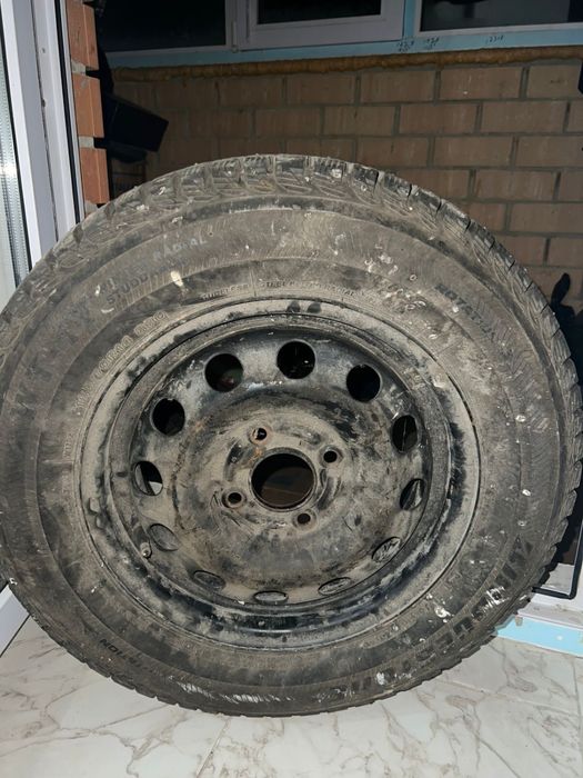 Продам резину  с диском