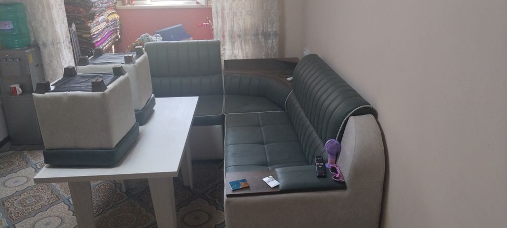 Продается уголок для кухни но можно и в зал