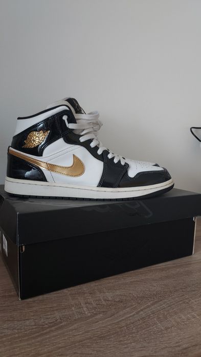 Jordan 1 Mid, Metalic Gold