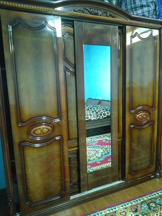 Прадаётся мебель Дубайская без матраса из-за этого снизила цену
