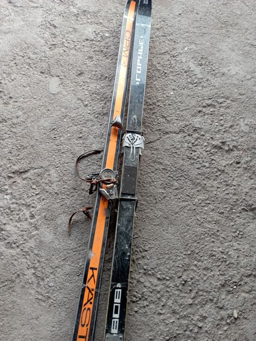 Лыжи разные.Хорошие.