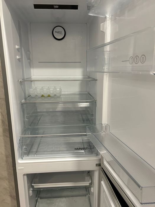 Холодильник,морозильник, стол сатылады