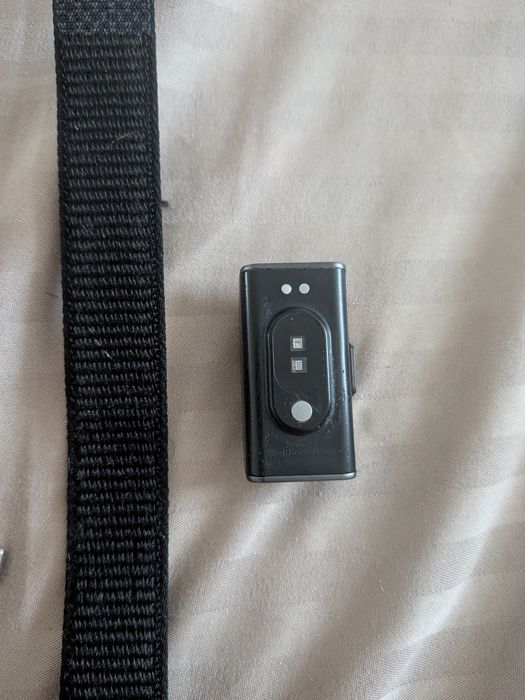 Vând bandă Hume ( tracker health discret, fără afișaj )