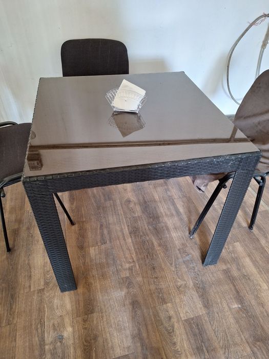 Stol  sotiladi. 2 ta stol bor