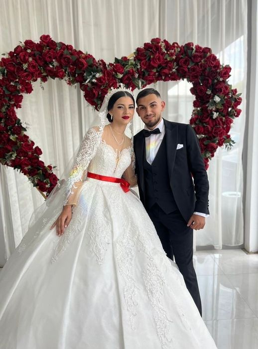 Сватбена рокля регулираща