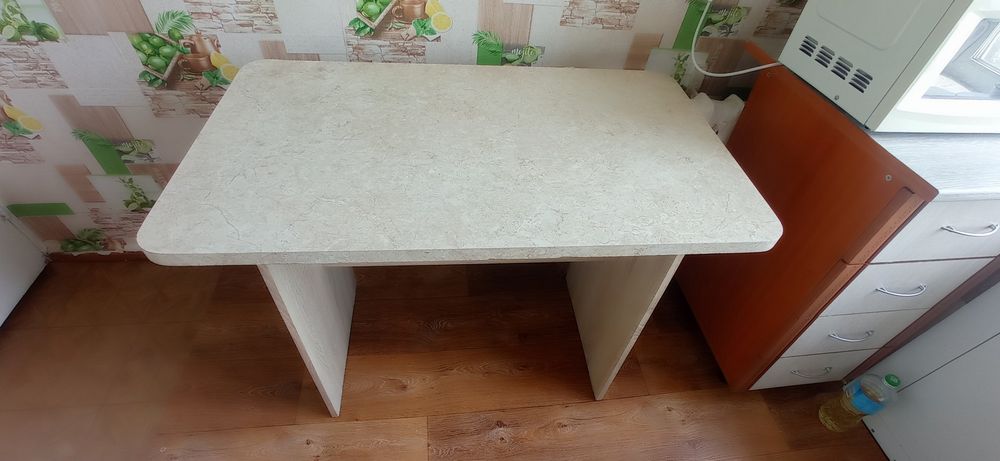 Продам кухонный стол