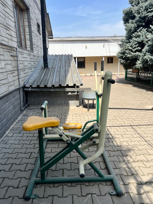 Уличный тренажер