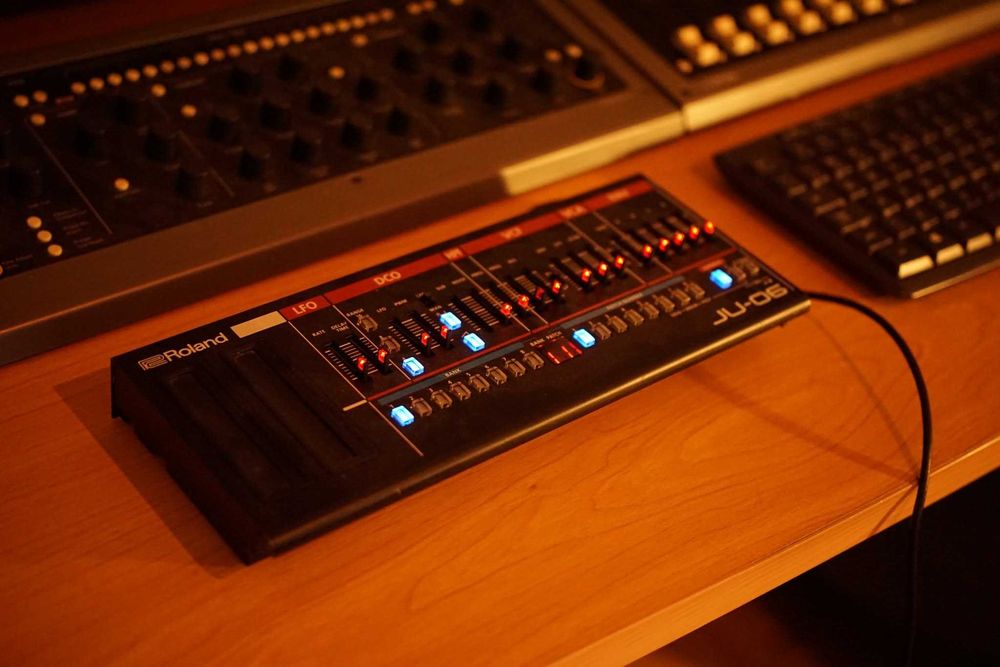 Sintetizator Roland JU-06