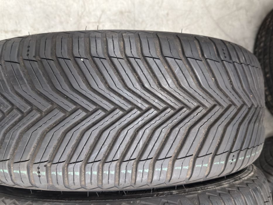 Vand 2 anvelope 235/45/18 michelin allsezon ca noi