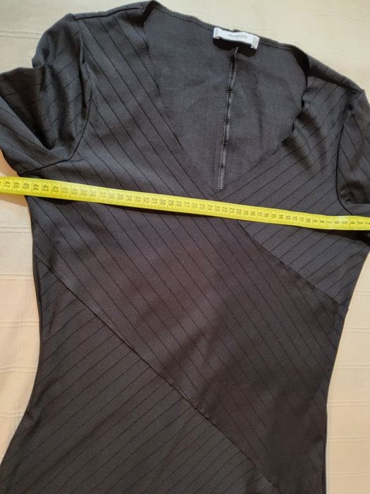 Черна рокля MANGO размер L с къс ръкав