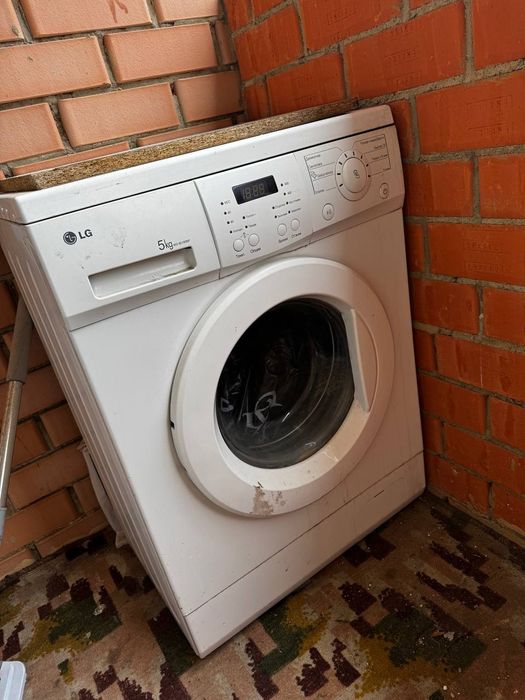 Продам стиральную машинку на запчасти