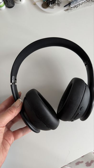 Продам наушники Soundcore Q10i