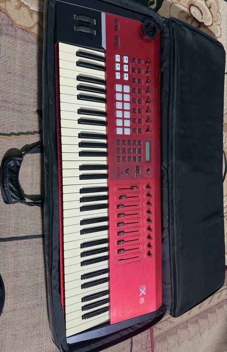 MIDI klaviatura sotiladi