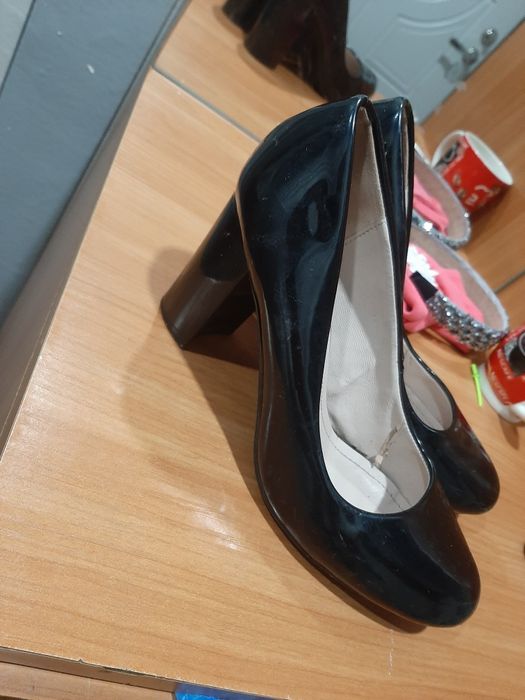 Продам туфли чёрного цвета. Лакерованные.