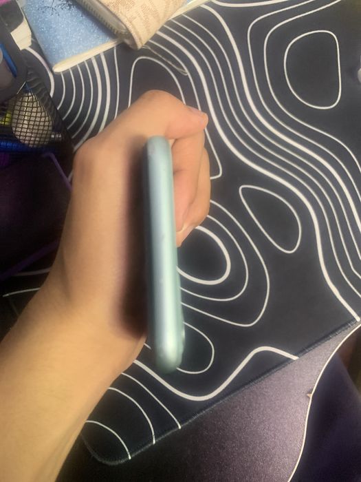 Iphone 11 ekranga palasa tushib qogan