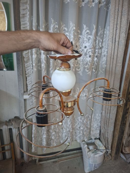 Люстра трёх рожковая
