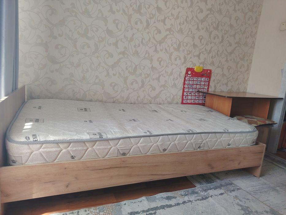 Кровать с матрасом