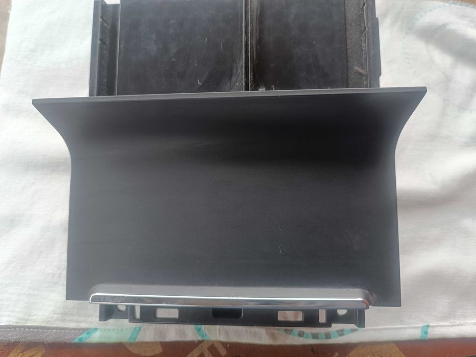 Пепелник панел, конзола Шкода Суперб / Skoda Superb 3T0857962B