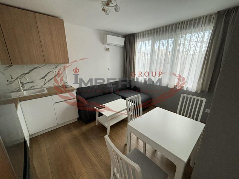 Дава се под наем Тристаен апартамент в Варна, Зимно кино Тракия - 60 кв.м за 612 € - Снимка #1