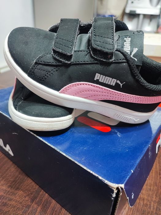 Vând adidași puma fete