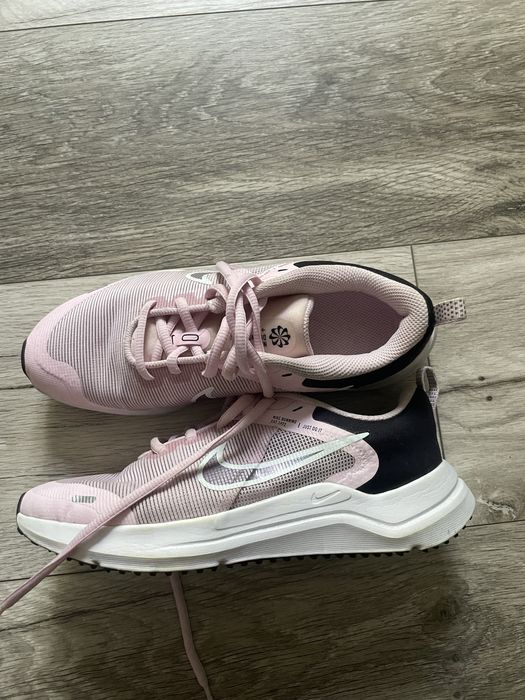 Спортивные кроссовки NIKE