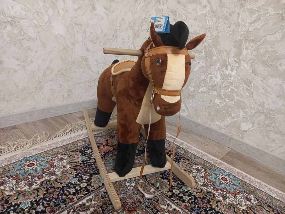 Детская качалка-лошадка.