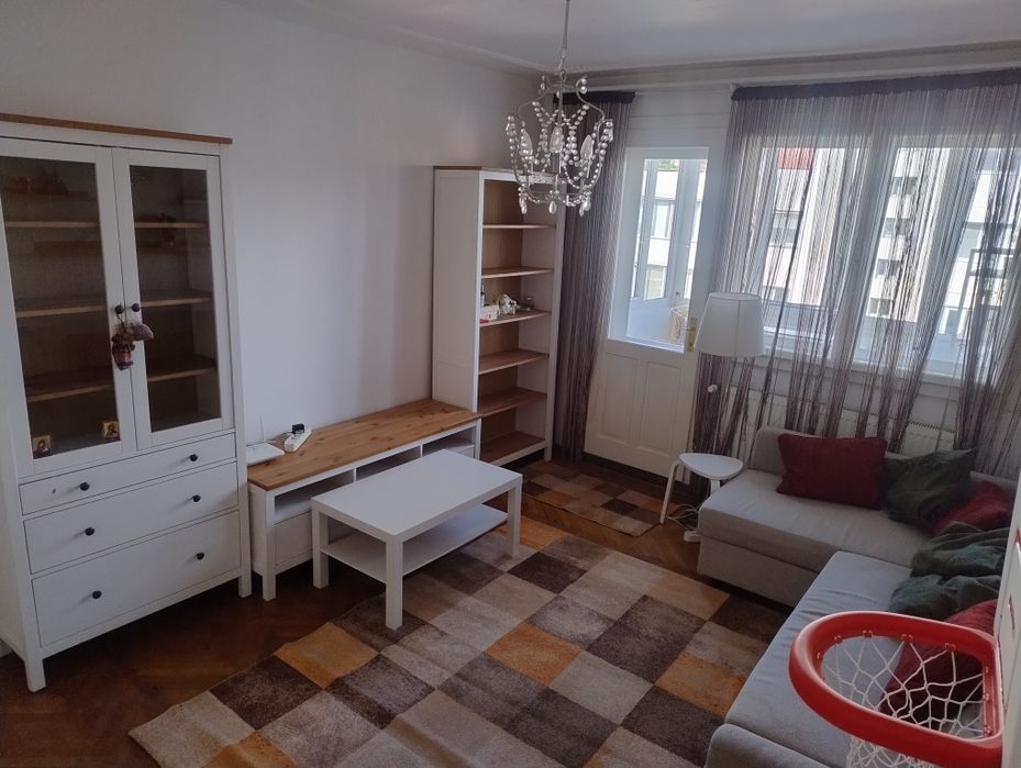 Închiriez ap 4 camere