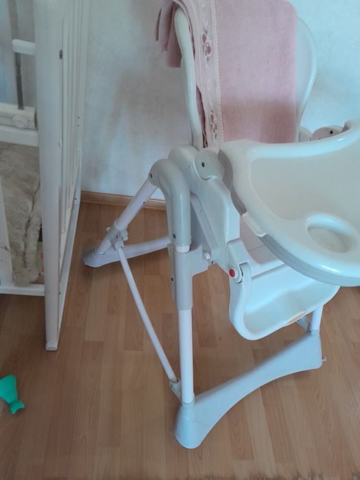 Стульчик для кормления передвижной